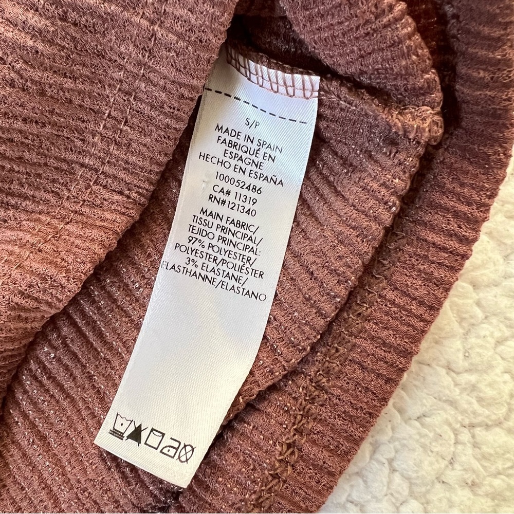 Dynamite Square Neck Puff Sleeve Top - Picture 6 of 9